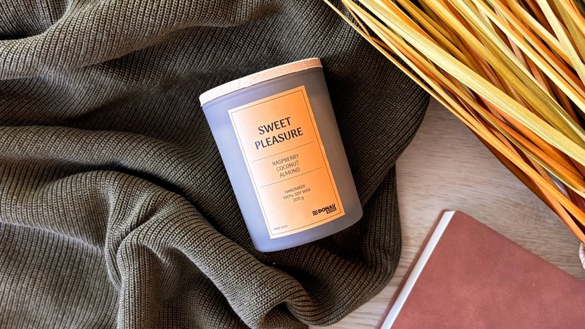 Świeca sojowa DONAU HOME w szarym szkle drewniana pokrywa i knot Sweet Pleasure 200g