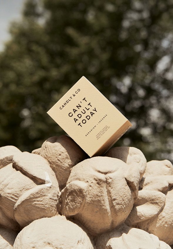 Świeca sojowa w szkle CANDLY&CO Can't Adult Today zapach No.1 250g