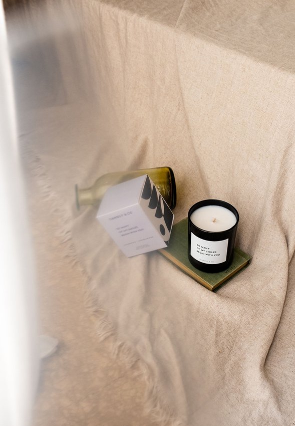 Świeca sojowa w szkle CANDLY&CO Many Of My Smiles Begin With., zapach No.6 250g