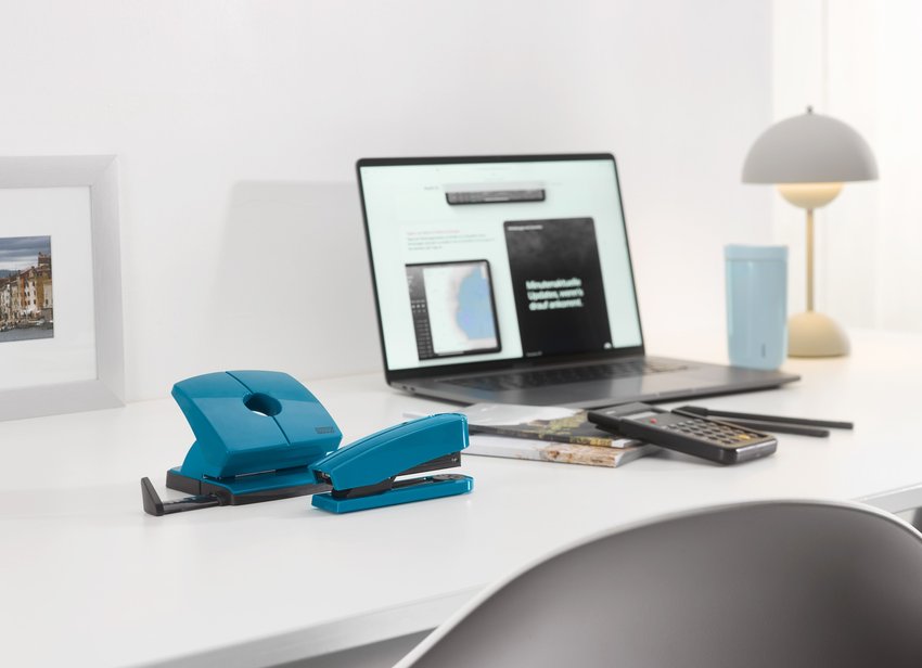 Zszywacz B2 Colorid 2 Niebieski (Bright Petrol) Z Pakietem Startowym Zszywek 24/6 /Novus