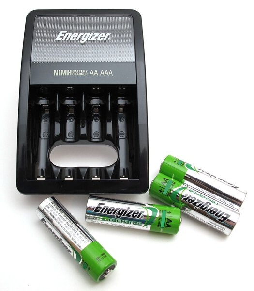 Ładowarka ENERGIZER Maxi + 4 szt. akumulatorków Power Plus AA